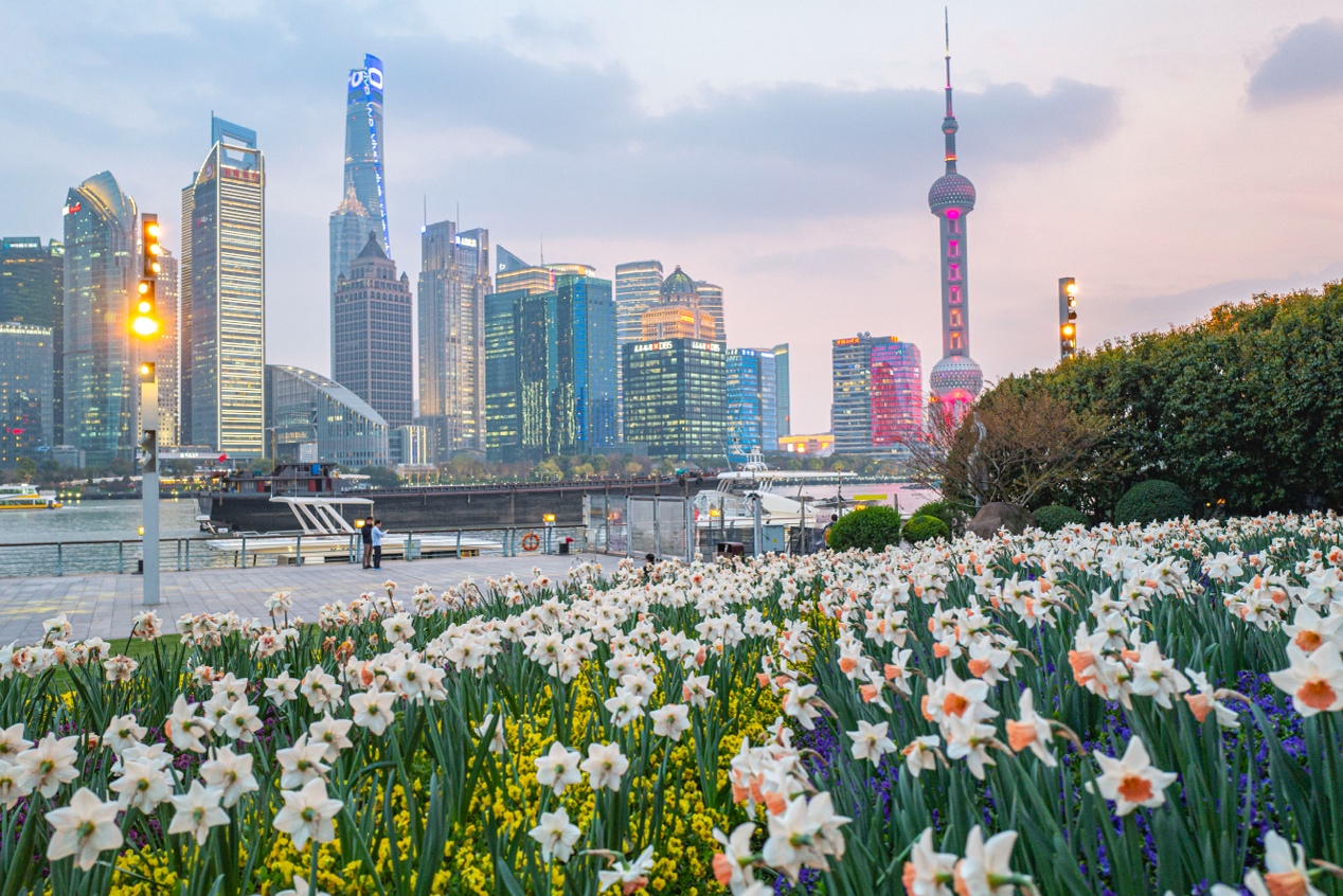 傍晚北外灘黃浦江畔。人民網記者 王初攝