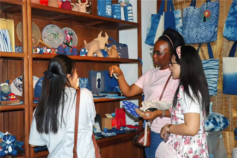 領略傳統手工技藝。婺城區委宣傳部供圖