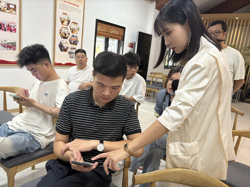 電商直播專題培訓課。洪合鎮供圖