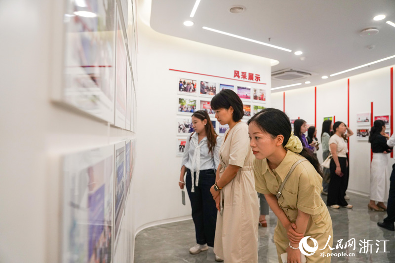 參觀展廳。人民網 章勇濤攝