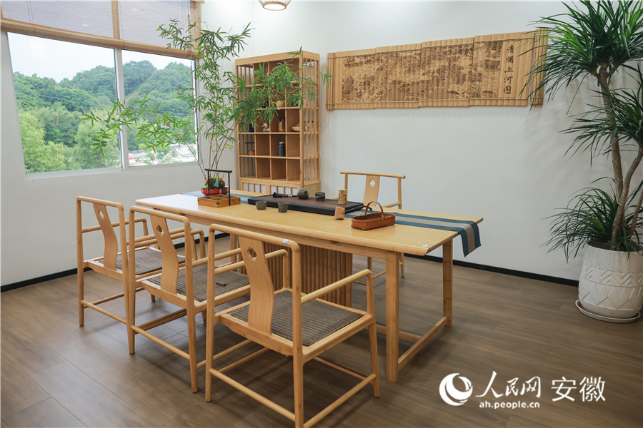竹桌椅搭配的休閑茶室。人民網記者 苗子健攝