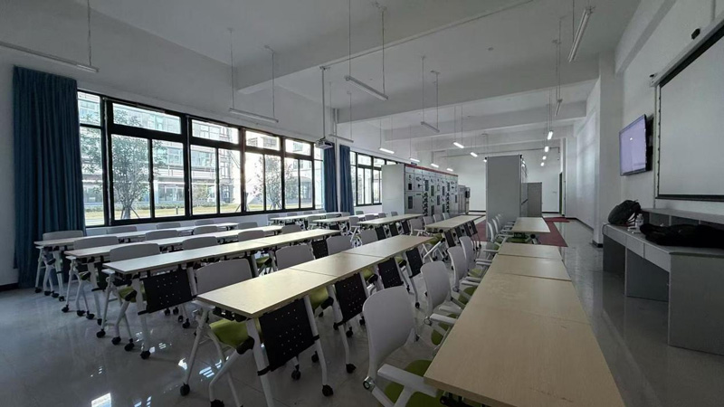 講練一體的智能變電站實驗室。浙江水利水電學院供圖