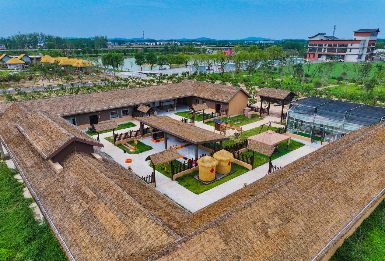 航拍星空田園旅游綜合體項目。馮樹風攝