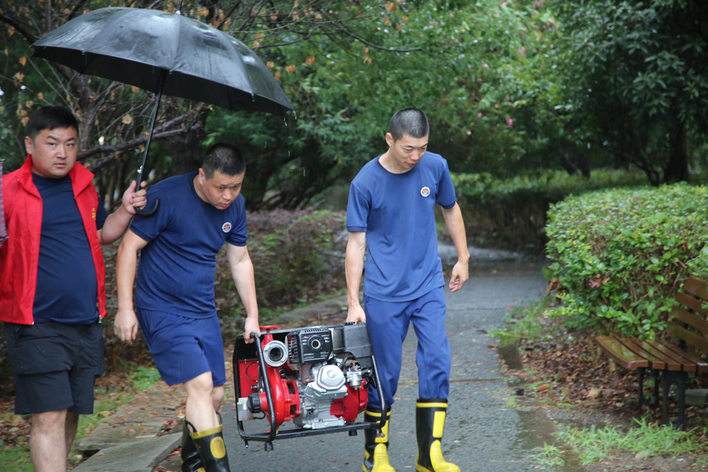 準備排水機械。章玲婧攝