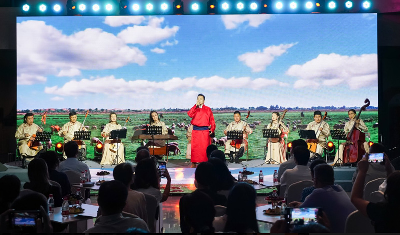 開幕式當晚舉行了“內蒙古之夜”暨絲綢之路數字博物館“草原絲綢之路”主題策展推介頒獎典禮。中國絲綢博物館供圖