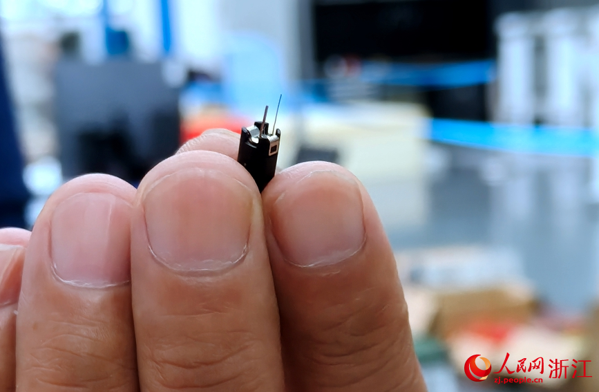 小產品，科技。人民網記者 張麗瑋