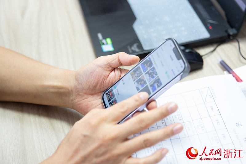 郭曉明在“嗨家?！鄙喜僮?。人民網記者 艾宇韜攝