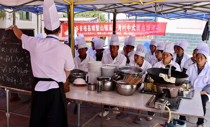 授課現場。寧?？h委宣傳部供圖