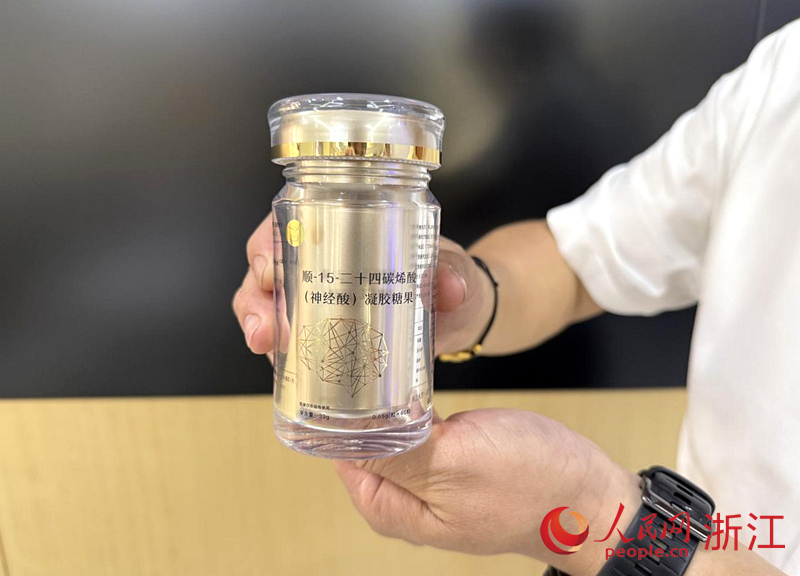 團隊研發的神經酸凝膠糖果。人民網 方彭依夢攝