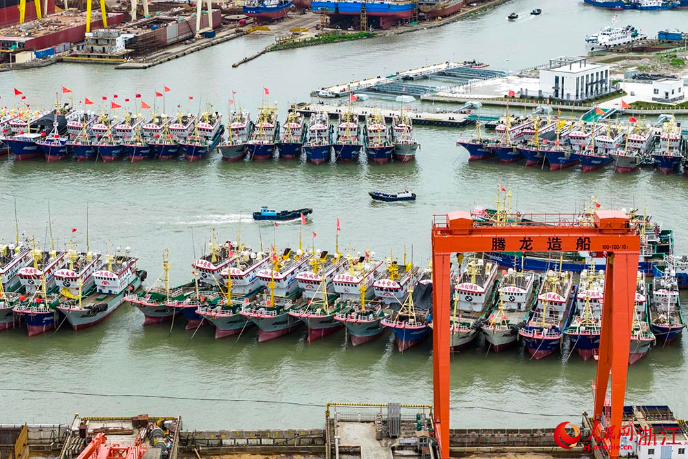浙江省溫嶺市松門鎮礁山漁港，漁船靠港避風。人民網 章勇濤攝