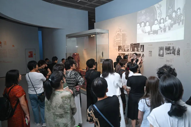 參觀越劇博物館。嵊州市委宣傳部供圖