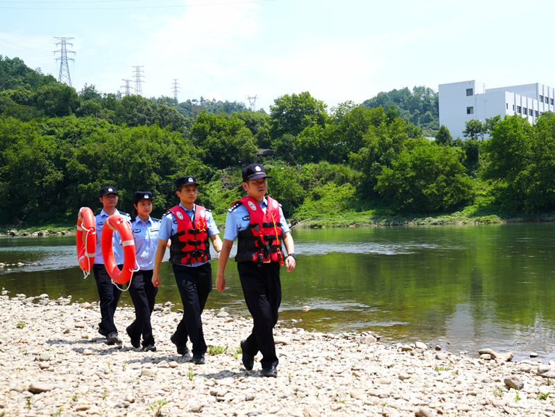 水域巡查。蓮都公安供圖
