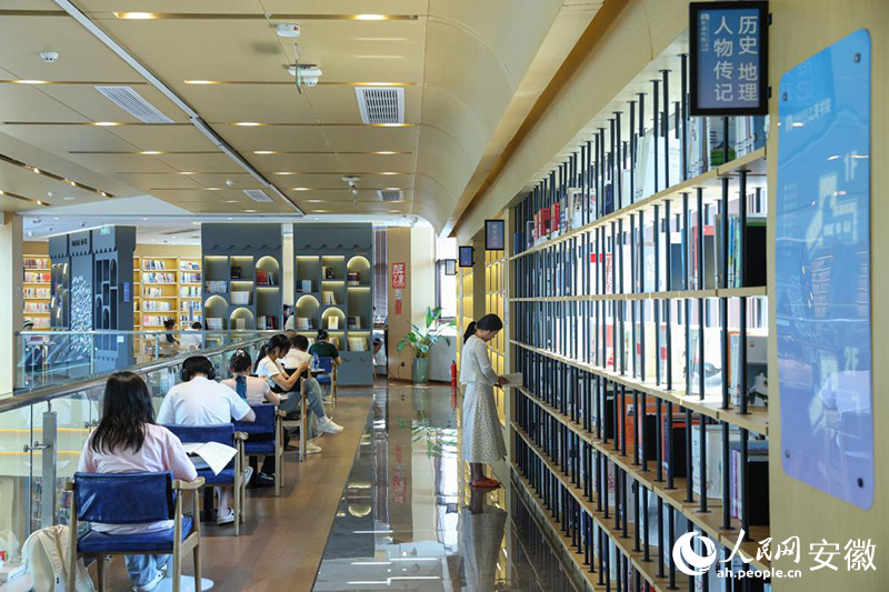 樂享“書式”時光。人民網記者 張俊攝