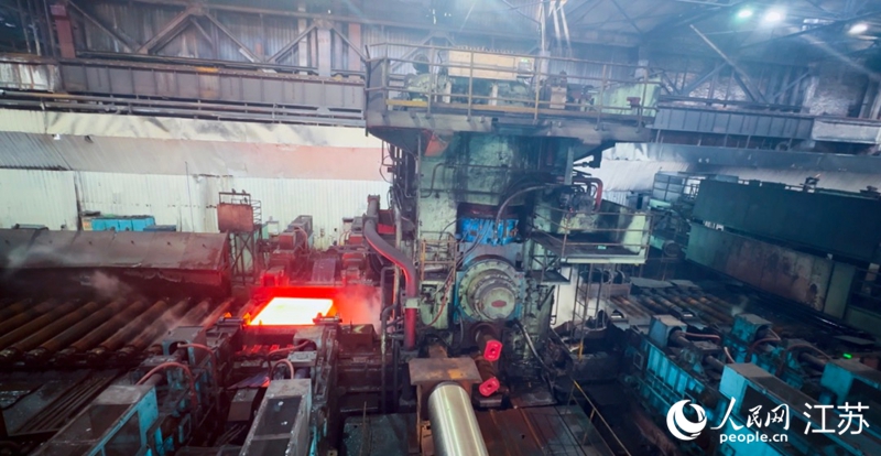 金恒科技中厚板軋制力AI控制模型在南鋼中板廠實現應用。人民網 王丹丹攝