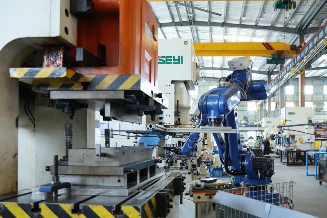 振陵汽車零部件有限公司自動化生產線。人民網記者 張俊攝