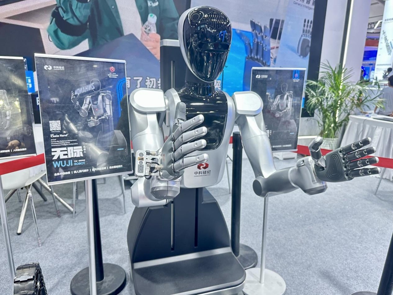 中科硅紀“無際”工業機器人亮相2025年世界機器人大會。丁奕竹攝