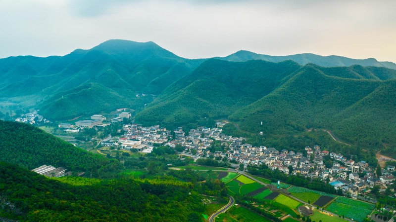 余村全景。安吉縣委宣傳部供圖