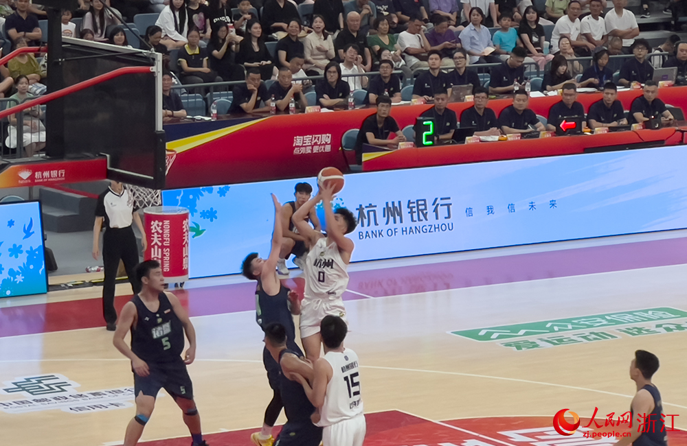 “浙BA”城市爭霸賽揭幕戰比賽現場。人民網記者 艾宇韜攝