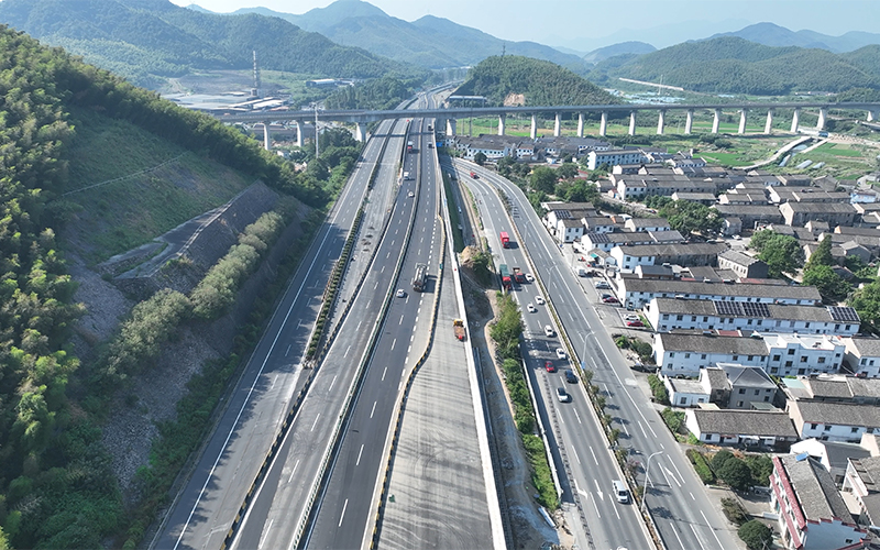 方門大橋路段雙向交通導改完成。浙交建設供圖