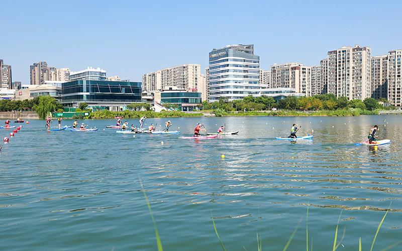 愛好者參與皮劃艇運動?；顒臃焦﹫D