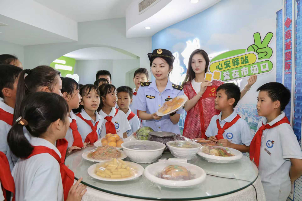 學生了解餐飲飲食安全知識。王國洋攝