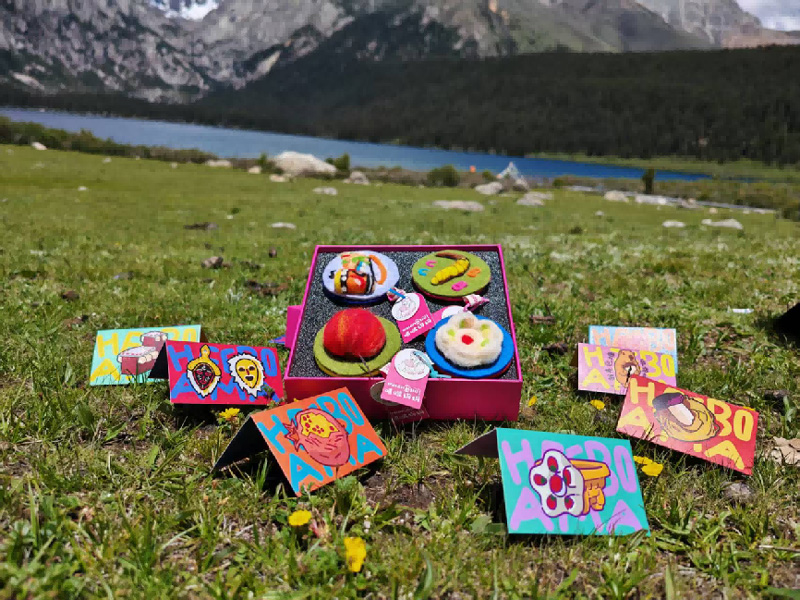 “嘻啵媽媽”手工藝產品。杭州淳安對口支援巴塘工作組供圖