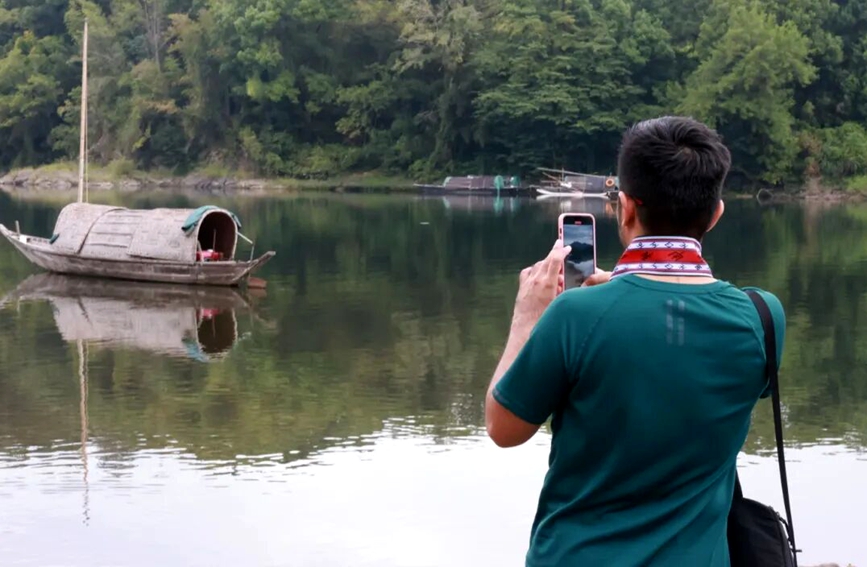 蓮都的自然景觀給作家留下了深刻印象。丹婷攝