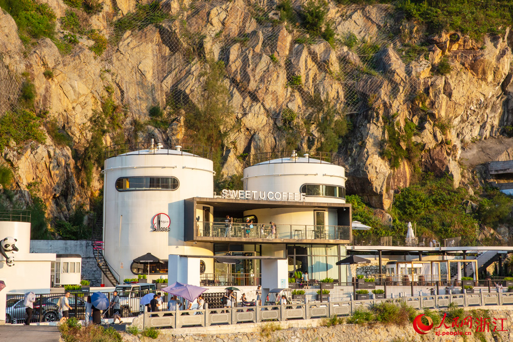 咖啡館由擁有數十年歷史的老油庫改造而成。人民網記者 葉賓得攝