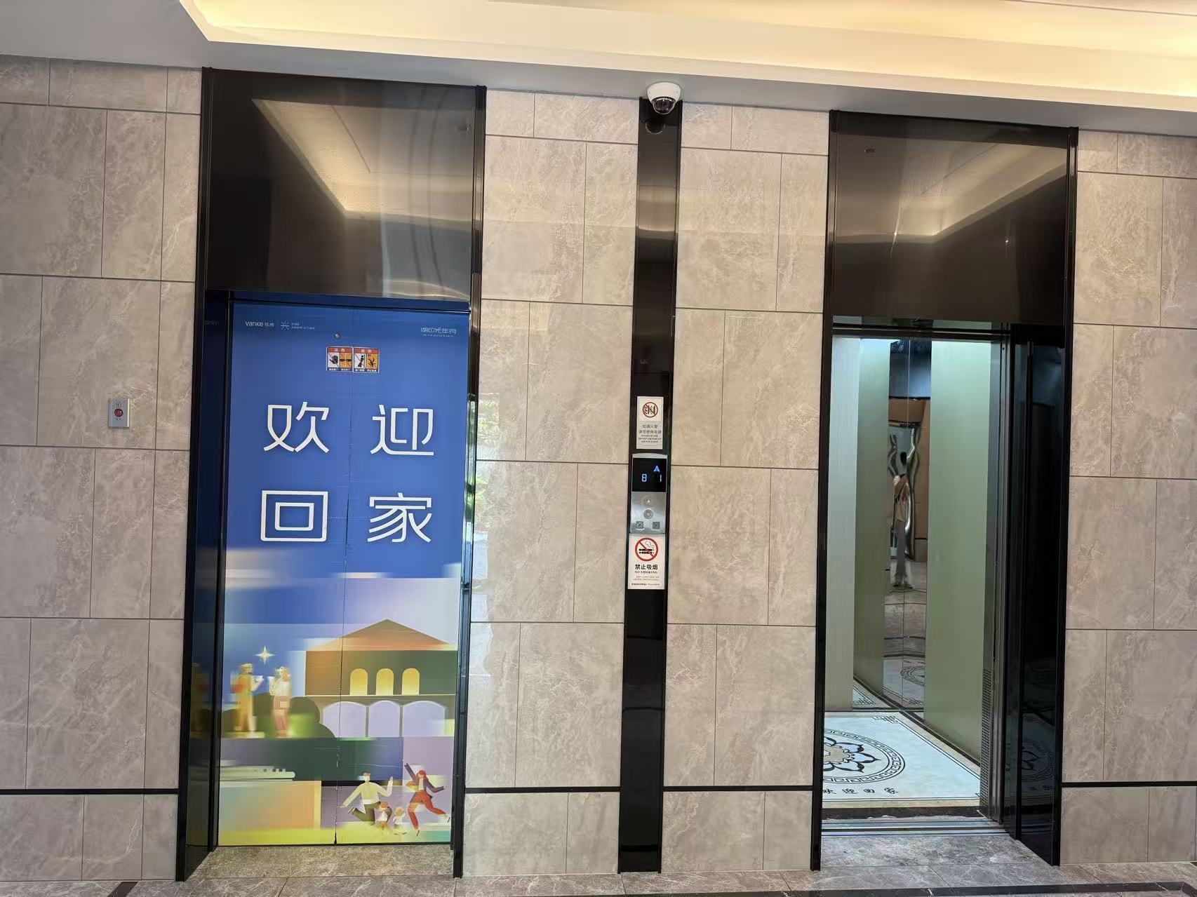 故障電梯仍在正常運行中。受訪者供圖