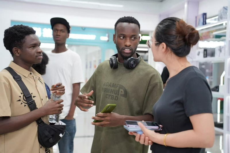 開業當天，新市場吸引了各國客商。義烏市委宣傳部供圖