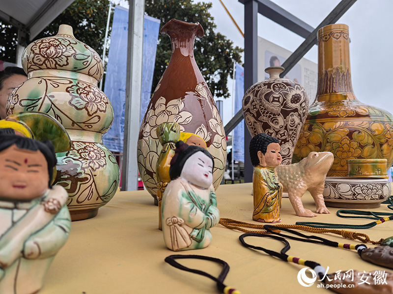 界首彩陶。人民網記者 汪瑞華攝