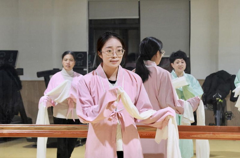 村民在“家門口”就可以學越劇。路橋街道供圖