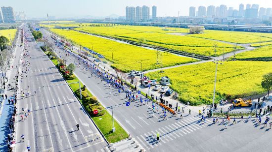 比賽現場的沿路美景。劉言勇攝