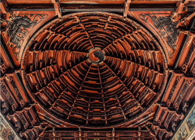 寧海古戲臺藻井。寧?？h委宣傳部供圖