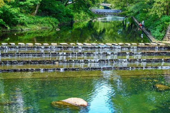 汶溪翠谷。山水尤 攝