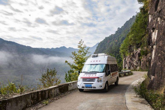 景寧畬族自治縣“智慧流動醫院”巡回診療車。景寧縣衛生健康局供圖