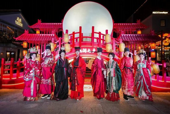 鵲橋亮燈。越城區塔山街道供圖